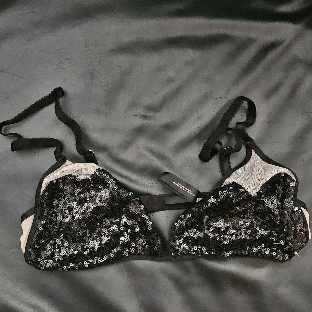 Victoria Secret Bralette  Sheer Black Embellished Sequins Bra Sz Large - Picture 3 of 8